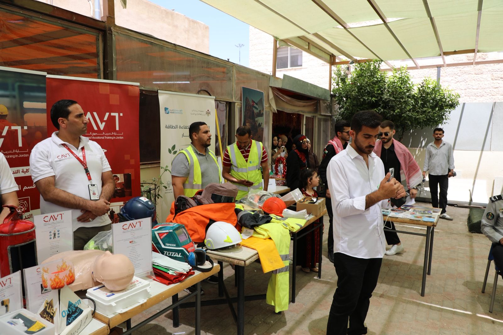 شركة كهرباء إربد تشارك في اليوم العلمي للثقافة العامة بكلية توليدو